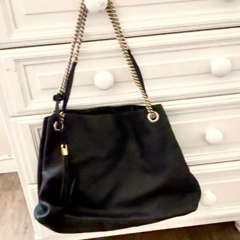 Gucci Black Pebbled Soho Leather Shoulder Bag 
Serial #310806204046 - Picture 6 of 14